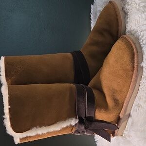 Koolaburra Tan Suede Boots with Shearling